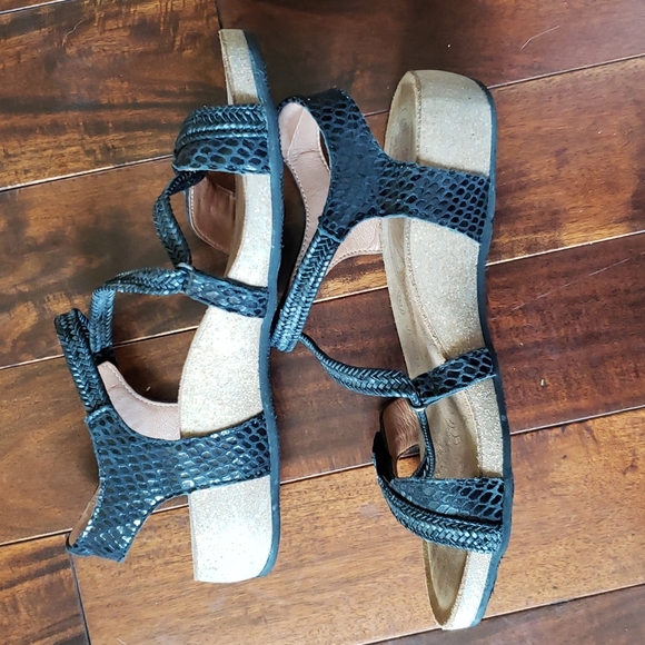 TAOS ZIGGIE HOOK &LOOP LEATHER SANDALS SZ 10-10.5 black - Picture 8 of 12